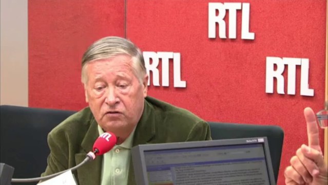 Hollande entre progressivement dans les habits de président