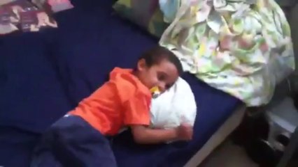 Mi adorable amiguito Caleb durmiendo 😴