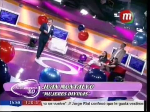 Juan Montalvo, la voz de la Raval cantó en el Chimentero 3.0 Mujeres Divinas