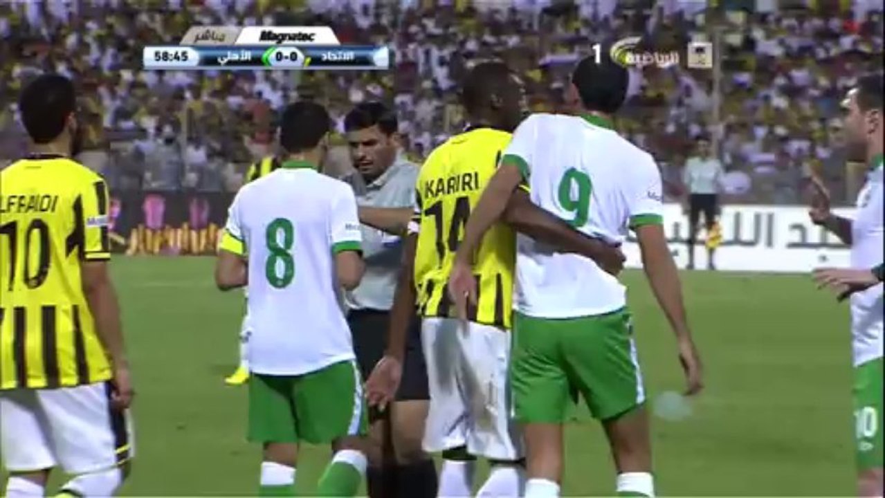 برونو سيزار يرفض التبديل مع معتز الموسى والخروج من الملعب - الاهلي 0-0 الاتحاد HD