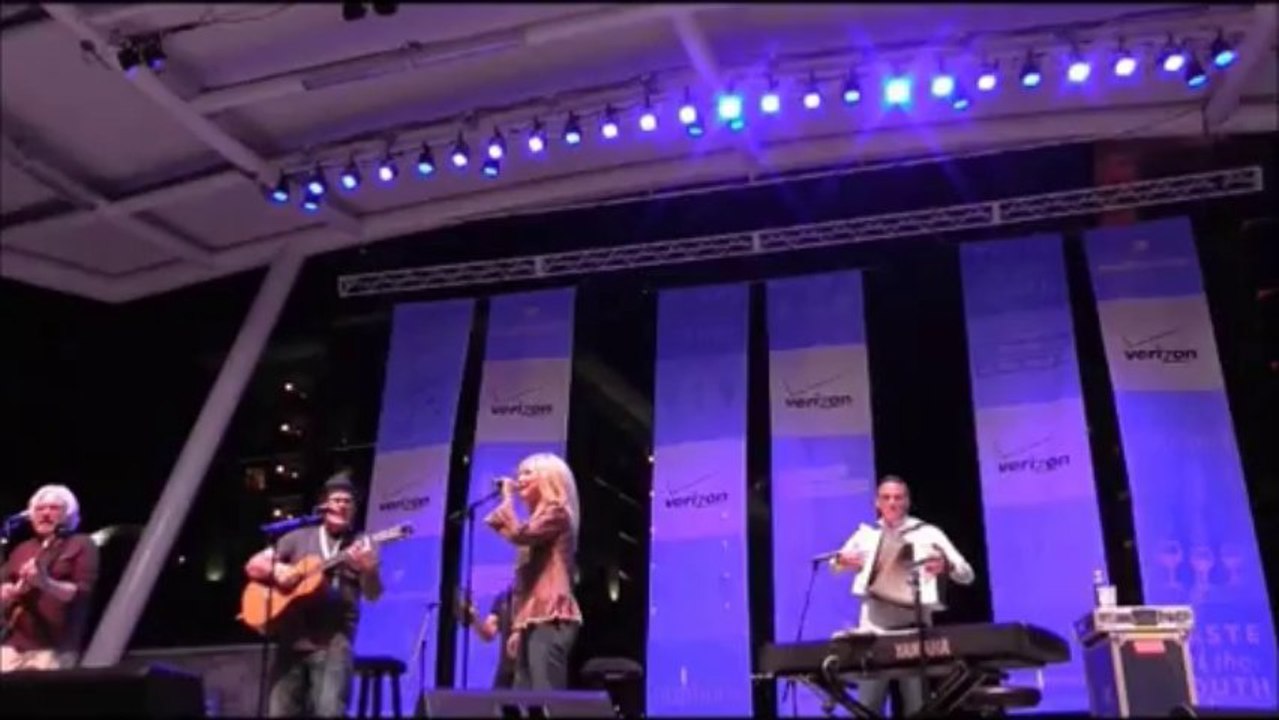 "HEARTBREAK THE RADIO" - KIM CARNES - Live in Greenville, South Carolina, USA - Sept. 27th, 2013