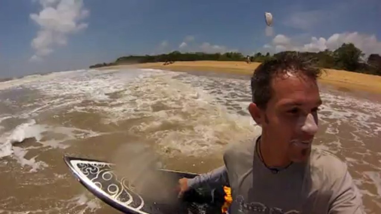 Kite surf en Guyane, plage des salines à Rémire-Montjoly, septembre 2013