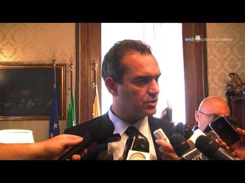 Napoli - Il sindaco de Magistris commenta la strage di Lampedusa (04.10.13)
