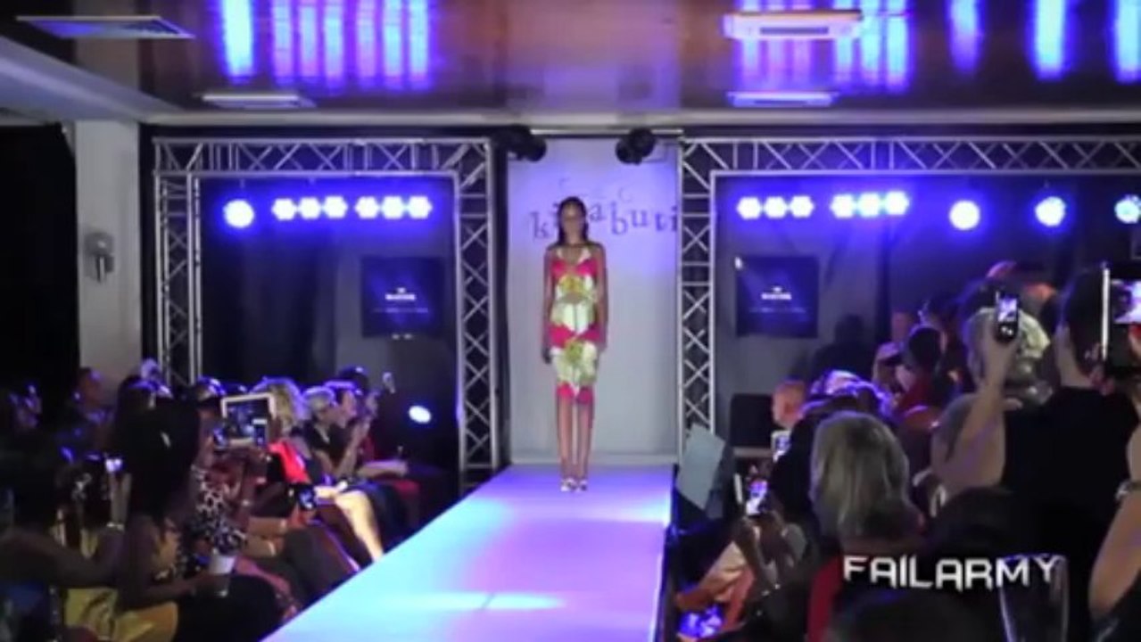 Rater un virage, un saut, une danse, tomber... Fails des Filles!! Grosse compilation...