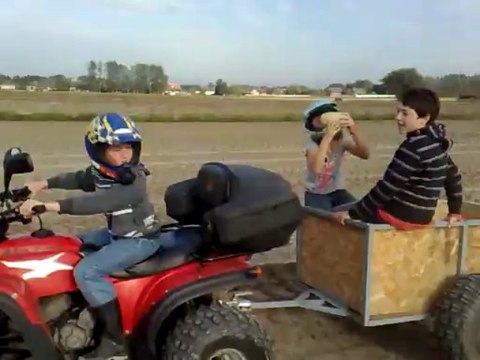 Glaner les patates, c'est mieux en quad !!! Adrien, Antoine et Emma ! 3