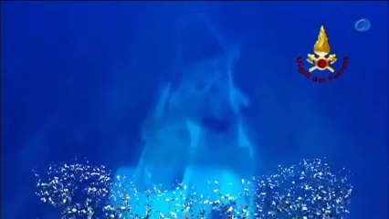 Primeras imágenes del barco naufragado en Lampedusa