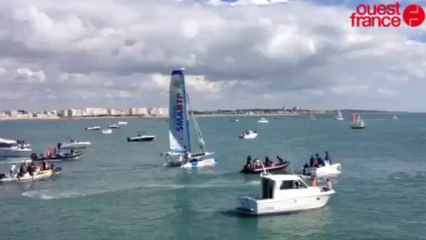15 h. Départ de Bourgnon et Beauvarlet pour un tour du monde en catamaran - .