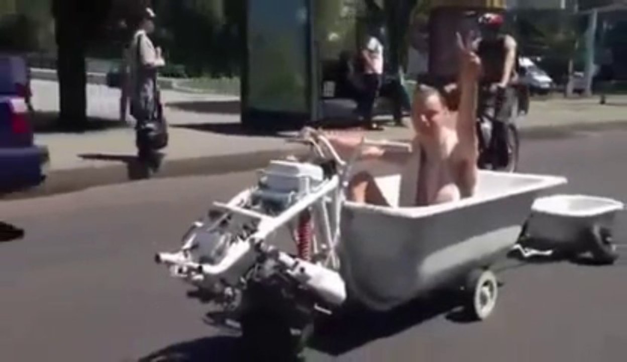 Prendre son bain en moto?? Rouler en Baignoire?...