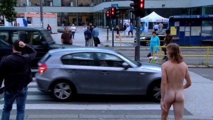 Man getting naked to flirt with girls in the streets!!