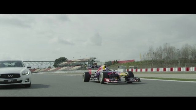 Infiniti Q50 et la F1 Red Bull Racing
