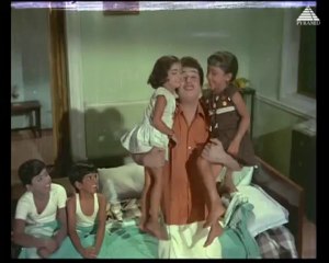 Thambikku Orupattu - NAAN YEN PIRANTHAEN (1972)