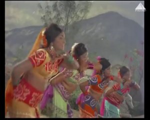 Yennamma Chinnapponn - NAAN YEN PIRANTHAEN (1972)