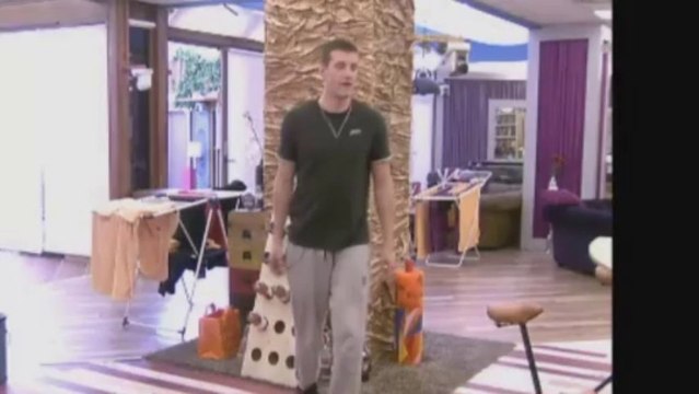 Йоана се напила, Пламен й се кара за държанието й