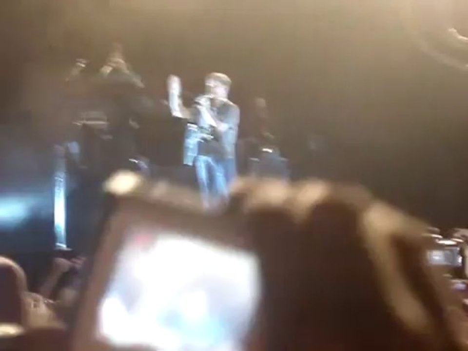 Brian falando com a gente antes de cantar ''Welcome Home'' - Unbreakable Tour São Paulo