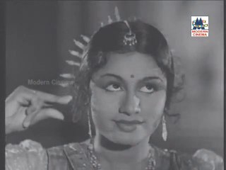 Sivakavi (1943) - Naattiya kalaiye kavalaiyai - TR Rajakumari dance