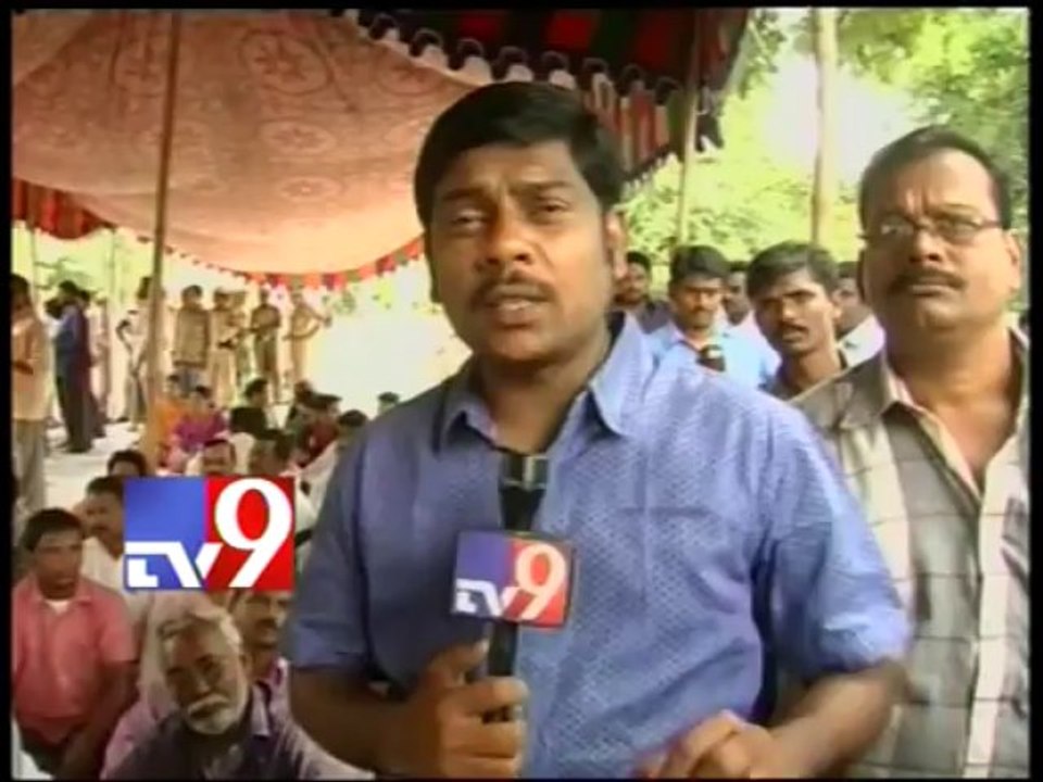 Seemandhra power employees continue strike