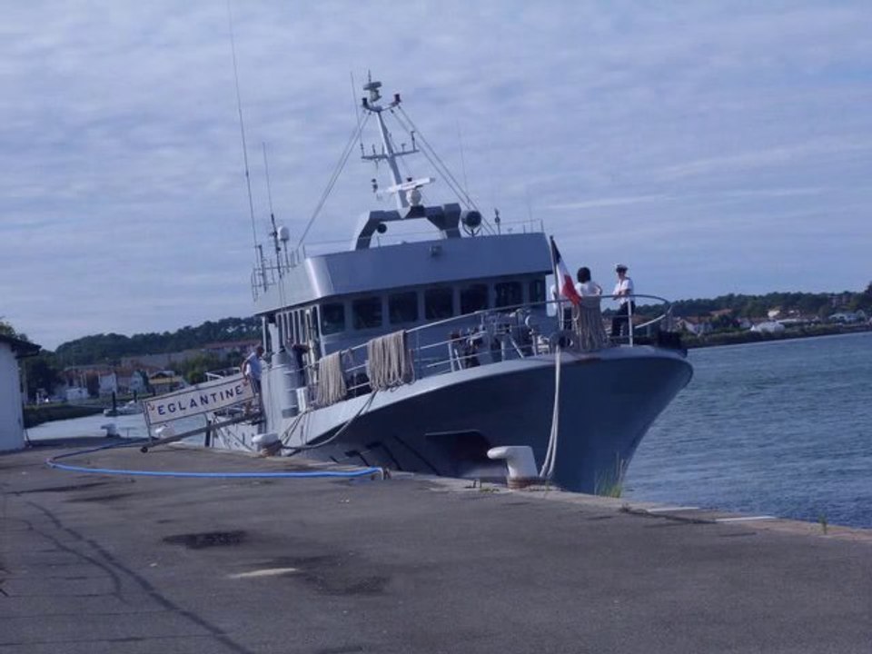 5 batiments école de la Marine Nationale  en escale a Bayonne