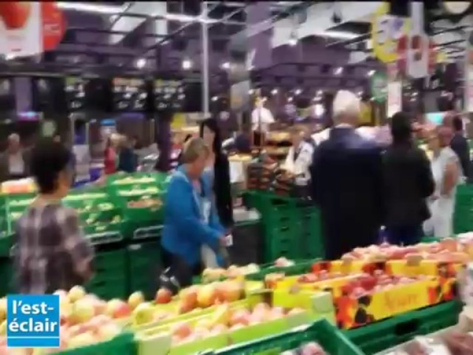 Ils font leurs courses à l'hypermarché en chantant