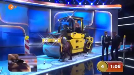 Wetten Dass..?! LIVE 05.10.2013 - Wette "Straßenwalze" [HQ-TV_480p]