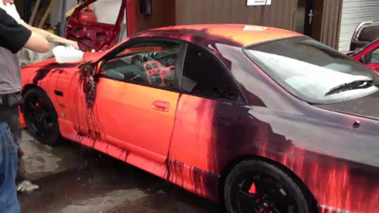 Nissan Skyline R33 avec peinture thermochrome