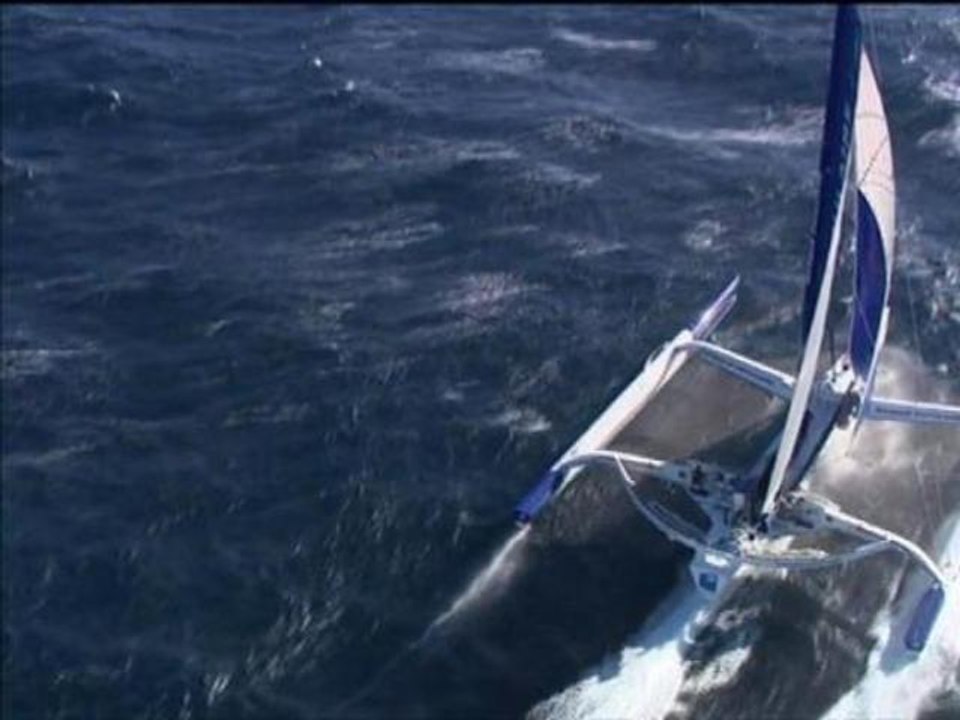 7 jours BFM: Rencontre exclusive avec Armel Le Cléach' à bord de son trimaran - 05/10