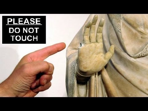 American tourist breaks finger off 600-year-old Italian statue