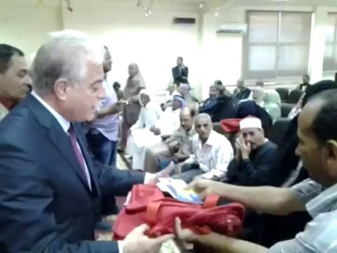 محافظ جنوب سيناء يودع 48 حاجا من الجمعيات الاهلية ويسألهم الدعاء لمصر وسيناء