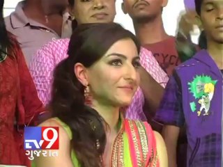 War Chhod na Yar star cast Javed, Sharman & Soha enjoys dandiya in Ahmedabad