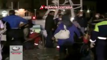Sbarchi immigrati, soccorsi due barconi nel siracusano. 350 siriani ed egiziani in salvo