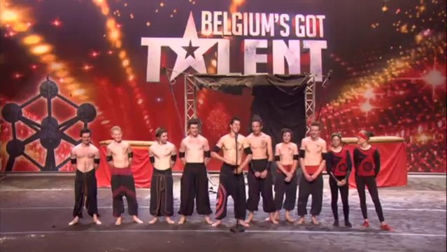 La troupe Attention Jongleurs ! met le feu au plateau !