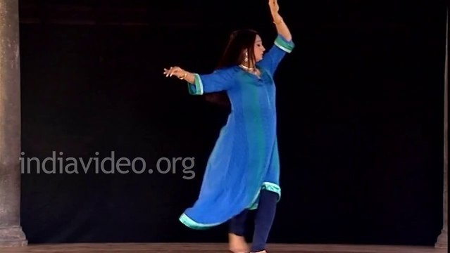 Learn Kathak classical dance Online - Foot steps and Mudras by Pali Chandra English video lesson - 3
