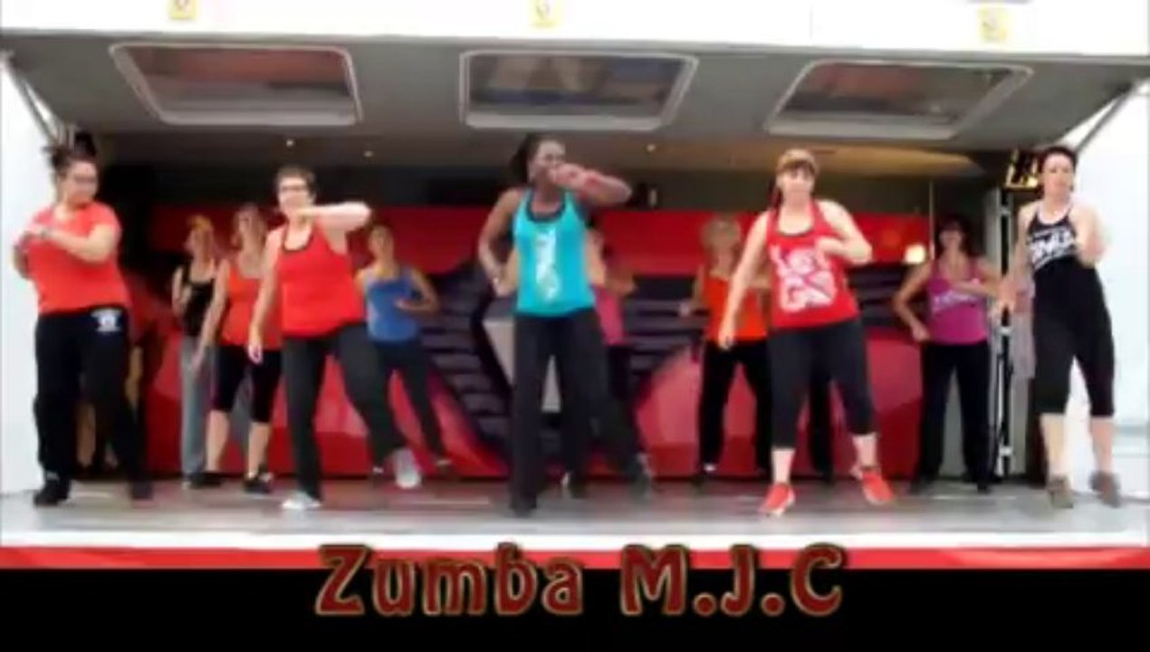 DEMONSTRATION DE ZUMBA FITNESS par "Akalé" et ses élèves