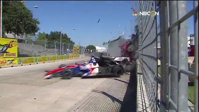 Gros Crash de Dario Franchitti En plein grand prix à Houston!! IndyCar 2013