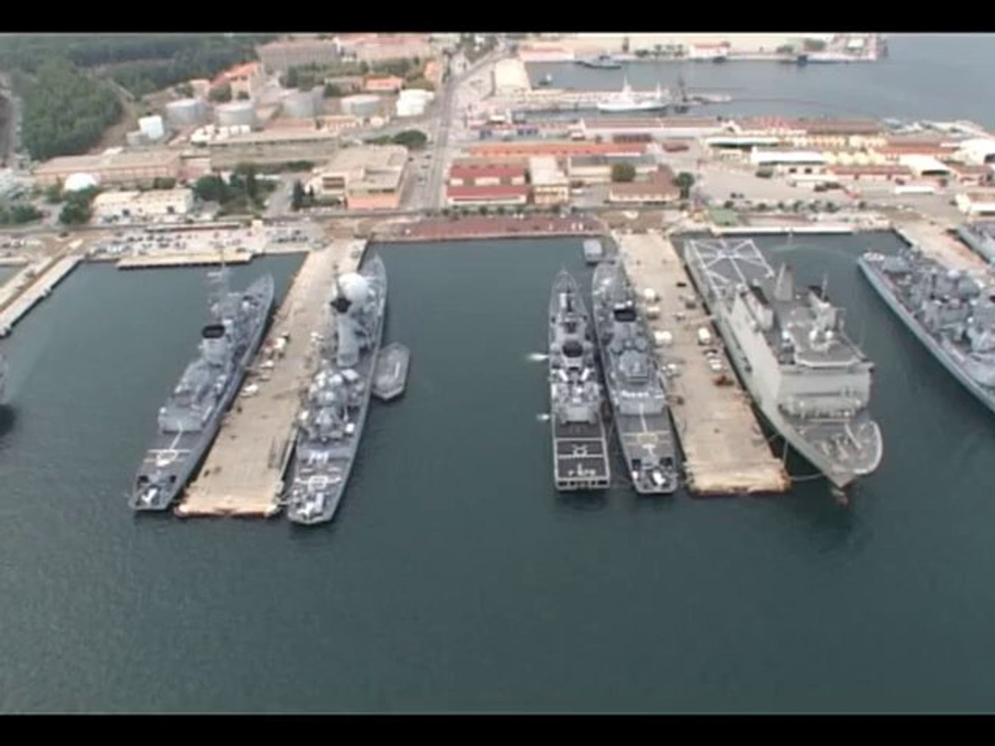 Base navale de Toulon_Une ville dans la ville - Vidéo Dailymotion
