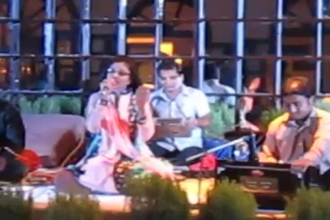 Zaara Shirazee ''Tere Mere Beech Me'' At Karachi Gymkhana.