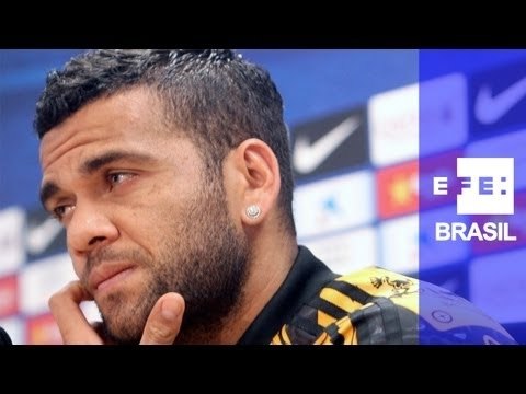 Daniel Alves minimiza lesão de Lionel Messi