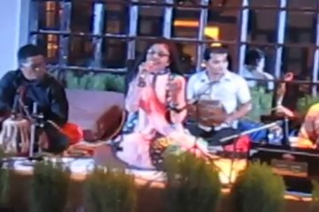 Zaara Shirazee''Banhon Me Chaly Aao'' At Karachi Gymkhana