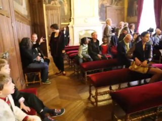 Entrée dans la salle des mariages
