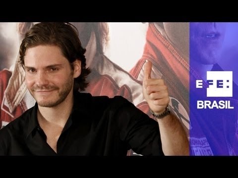 Daniel Bruhl e Chris Hemsworth protagonizam Rush No Limite da Emoção