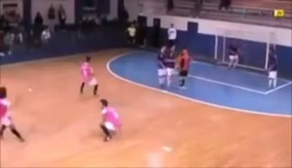 Futsal une incroyable combinaison sur coup franc
