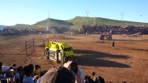 Monster truck tue 8 personnes dans le public