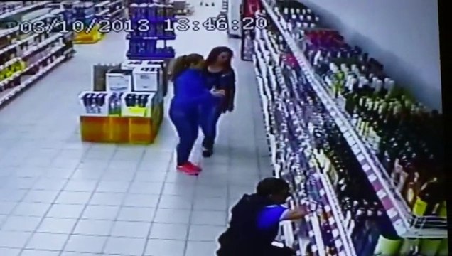 Chute d'un rayon de bouteilles d'alcool