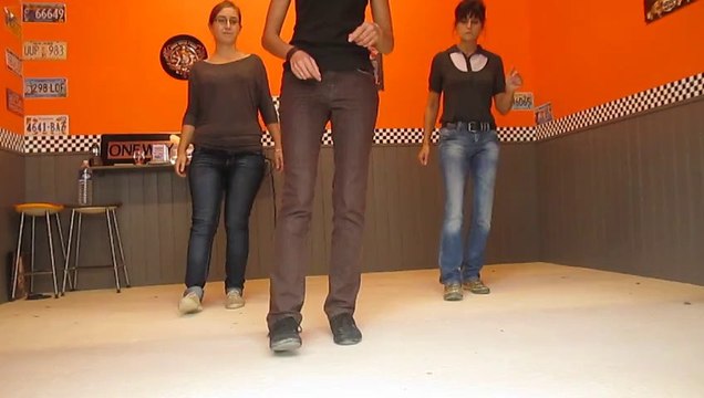 Cow Boy Chalerston répète country débutante