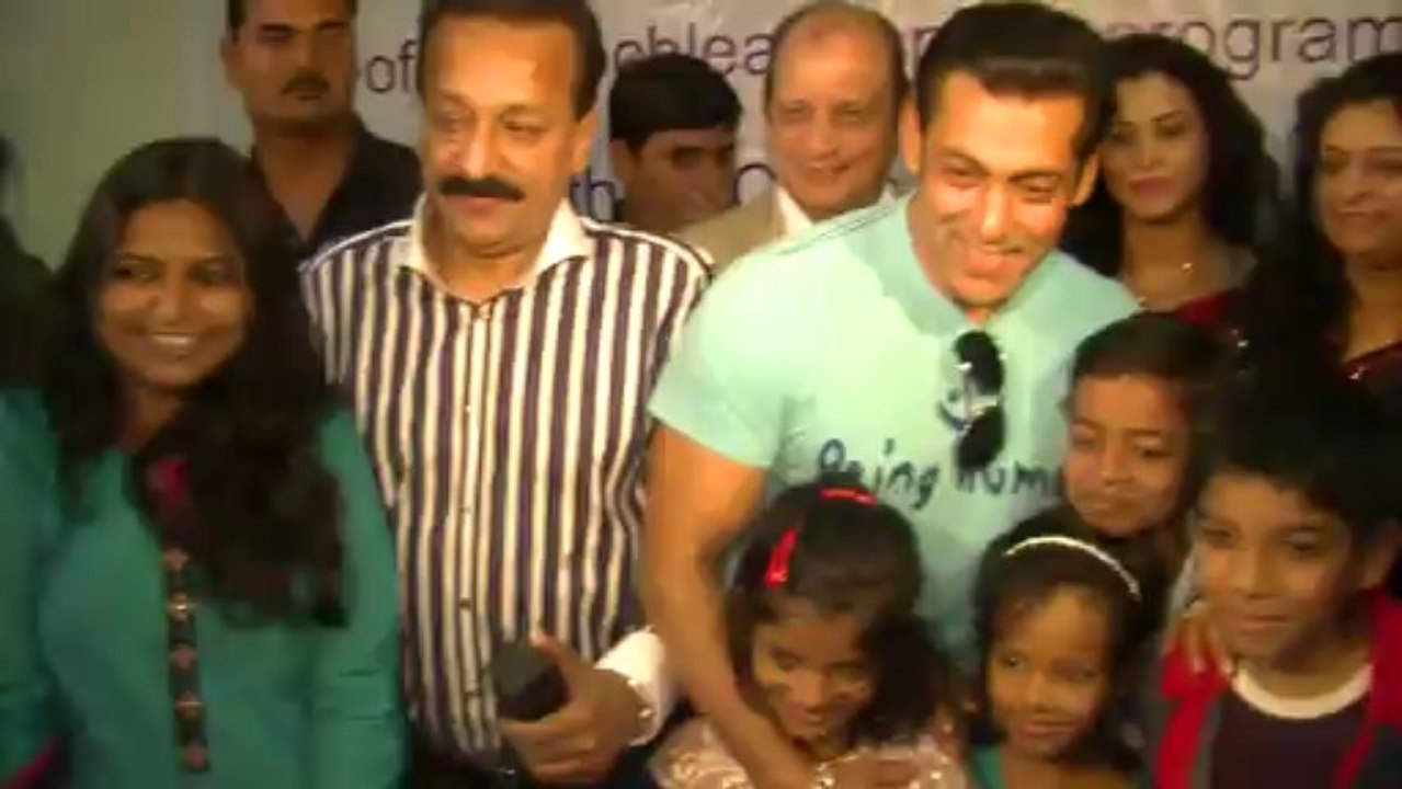 Salman Khan Spends Time With Underprivileged Children At A Hospital