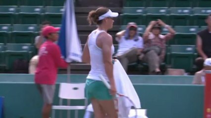 Stosur wygrała z Larsson