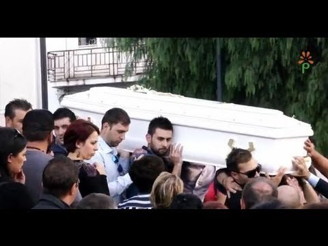 Succivo (CE) - Schianto mortale sulla Statale: i funerali di Ilaria (07.10.13)