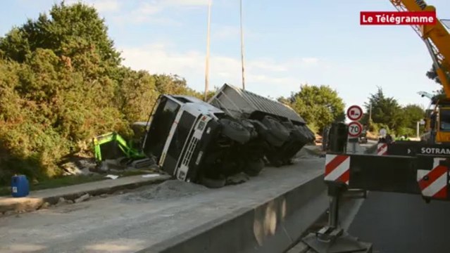 Lorient. Le délicat relevage du 38 tonnes