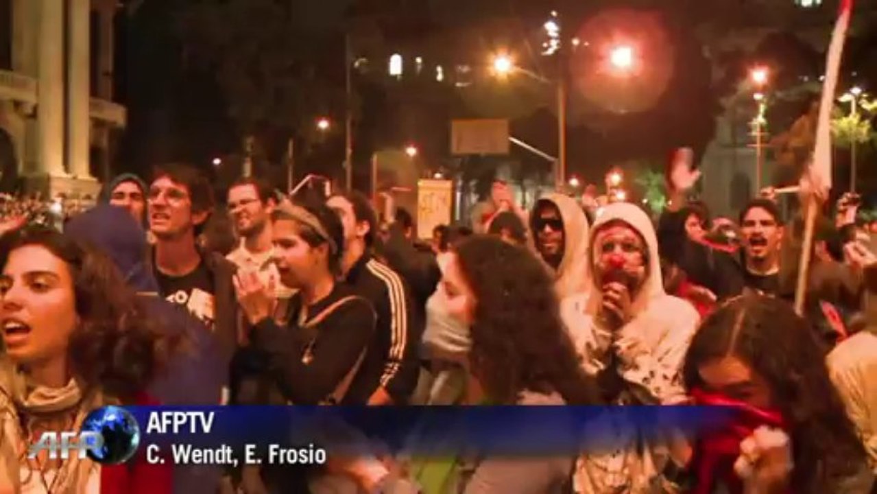 Anarquistas y policía chocan en Rio