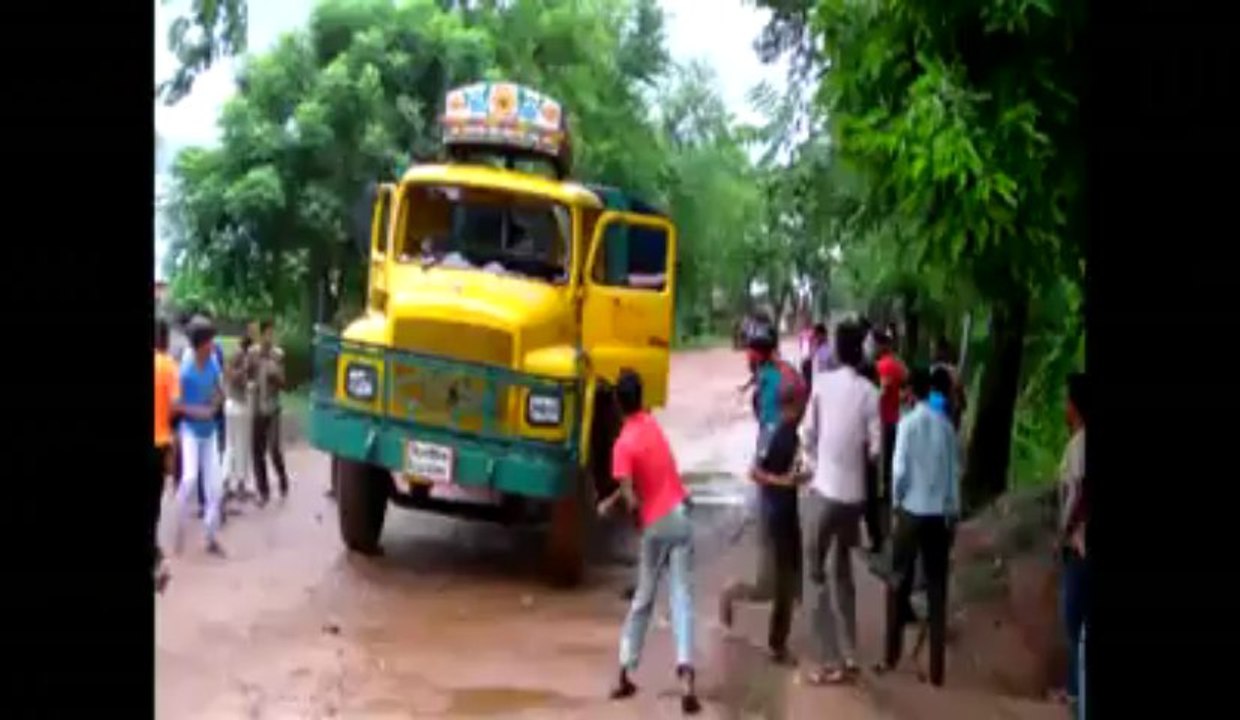 সাতক্ষীরায় অবরোধ