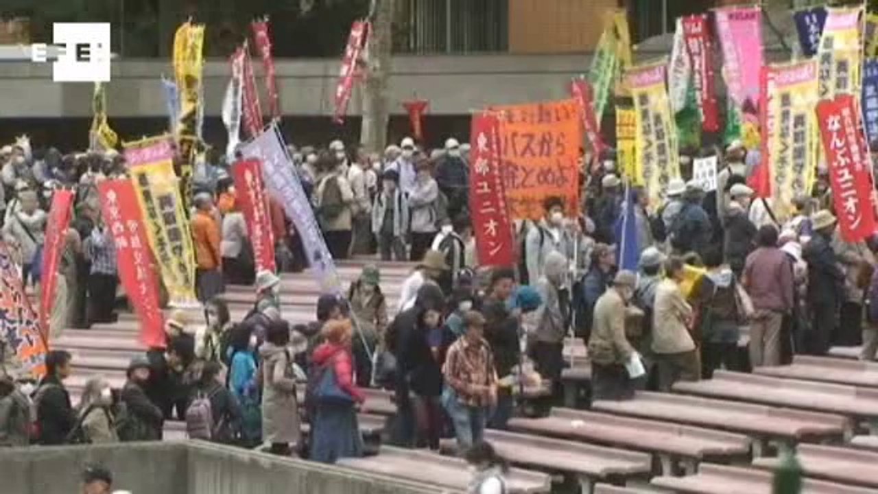 Miles de japoneses recuerdan a víctimas de tsunami y piden cerrar nucleares